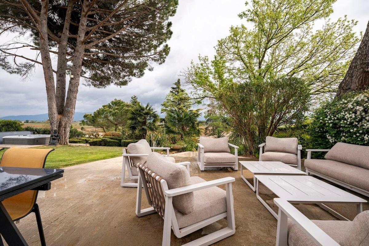 La Villa Moursoise 4 Etoiles Exterior photo