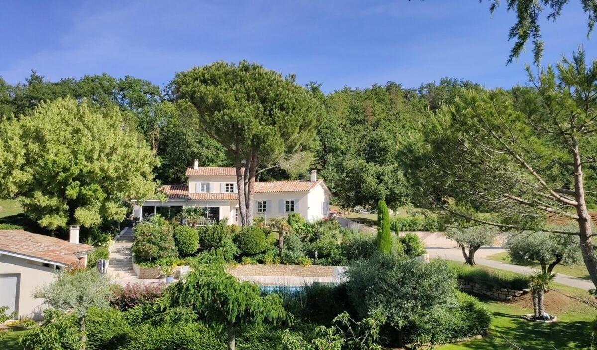 La Villa Moursoise 4 Etoiles Exterior photo