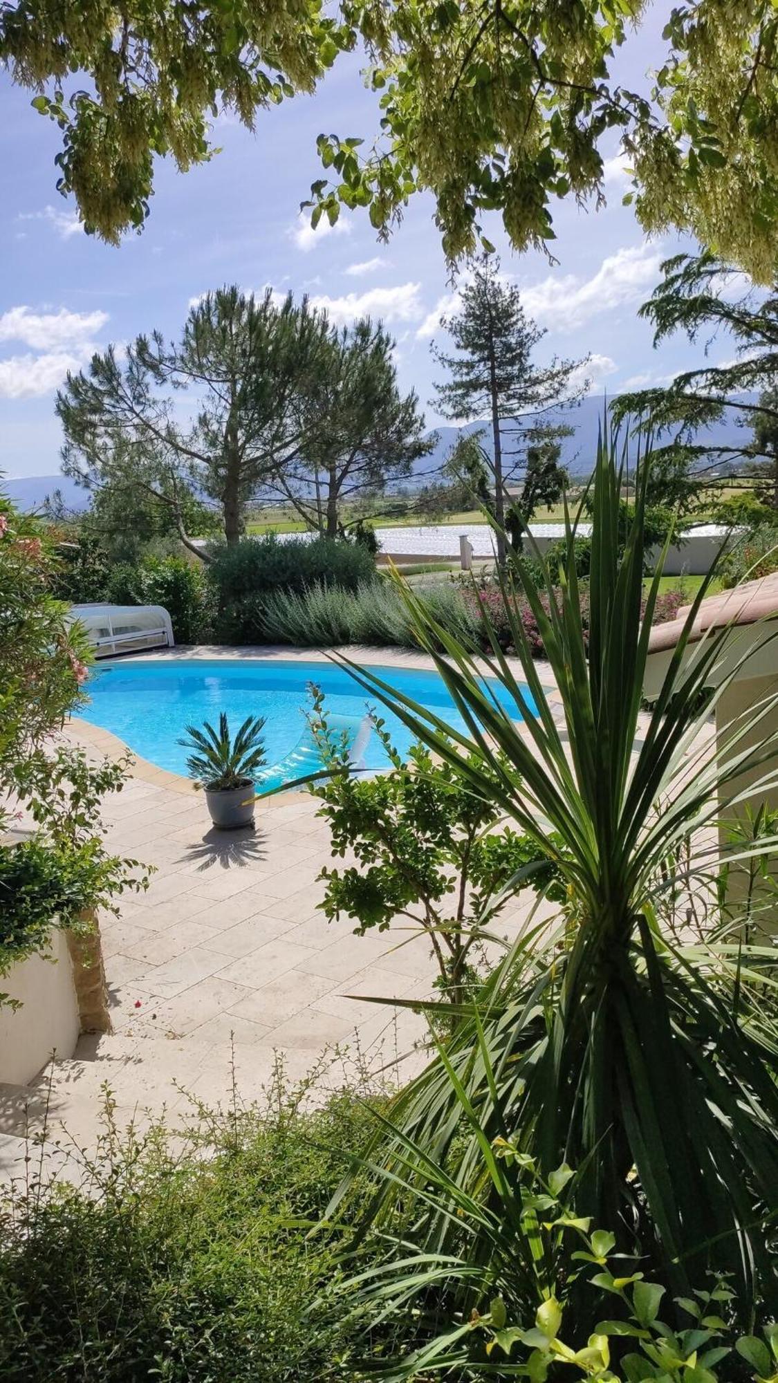 La Villa Moursoise 4 Etoiles Exterior photo