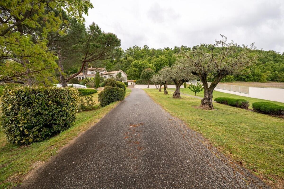 La Villa Moursoise 4 Etoiles Exterior photo