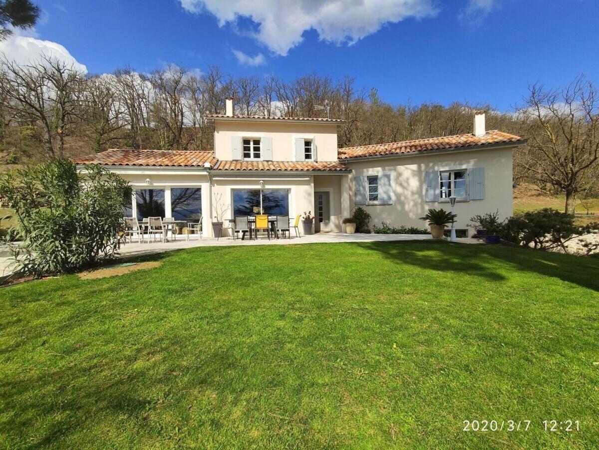 La Villa Moursoise 4 Etoiles Exterior photo
