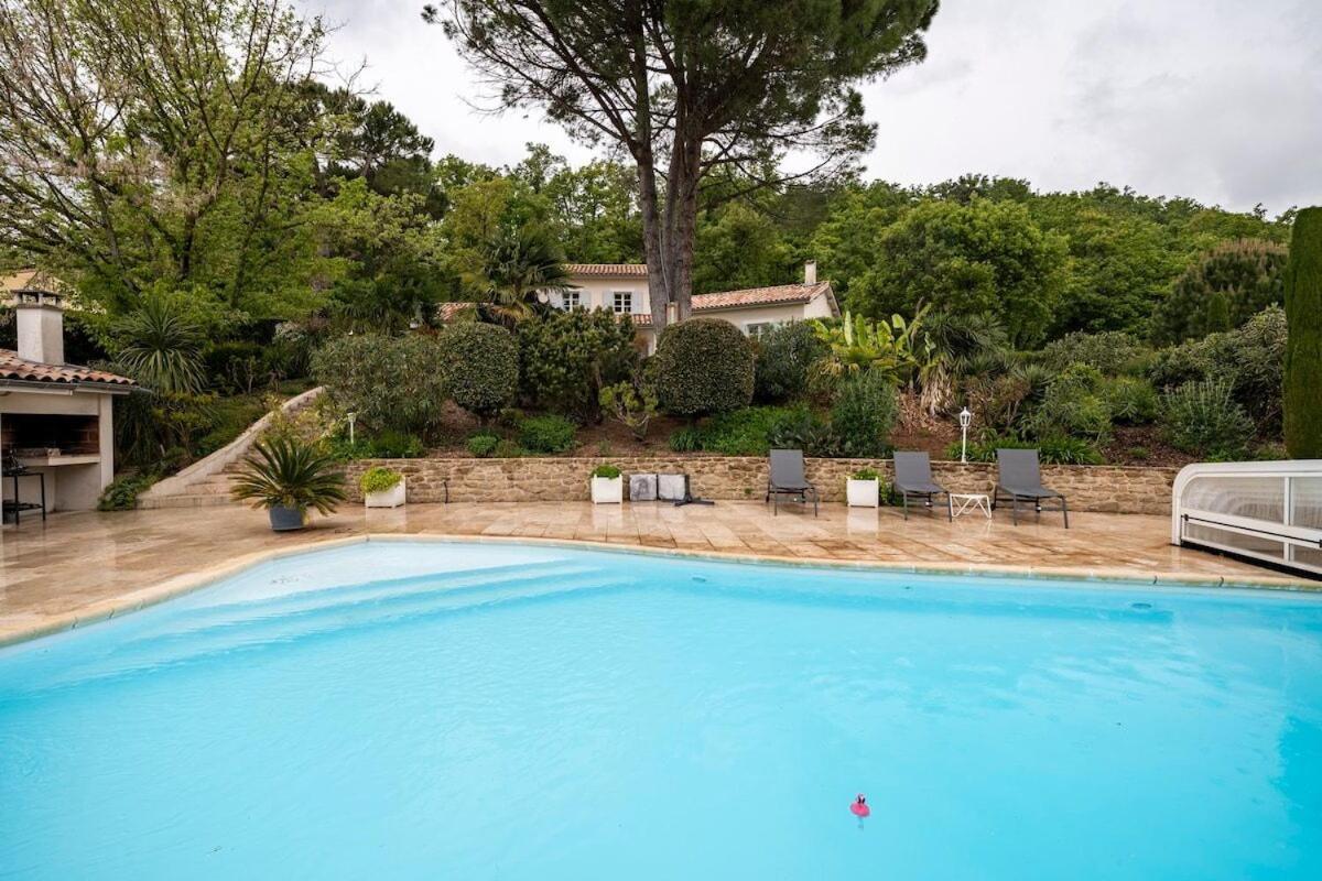 La Villa Moursoise 4 Etoiles Exterior photo