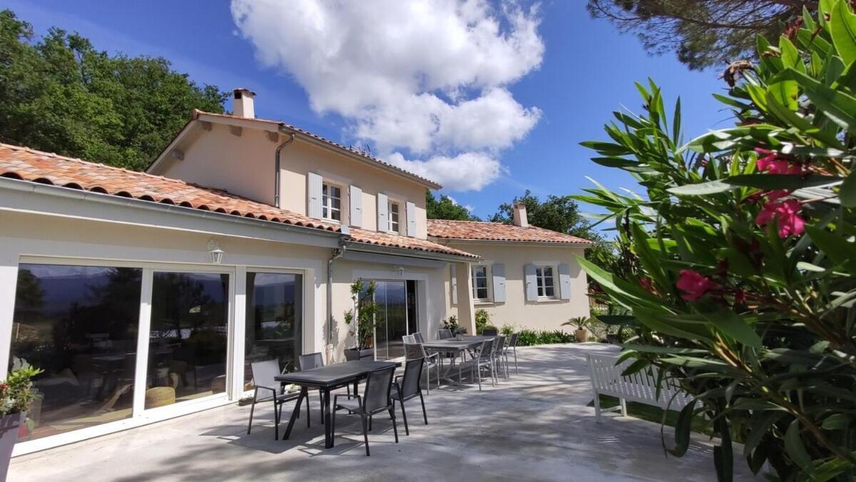 La Villa Moursoise 4 Etoiles Exterior photo