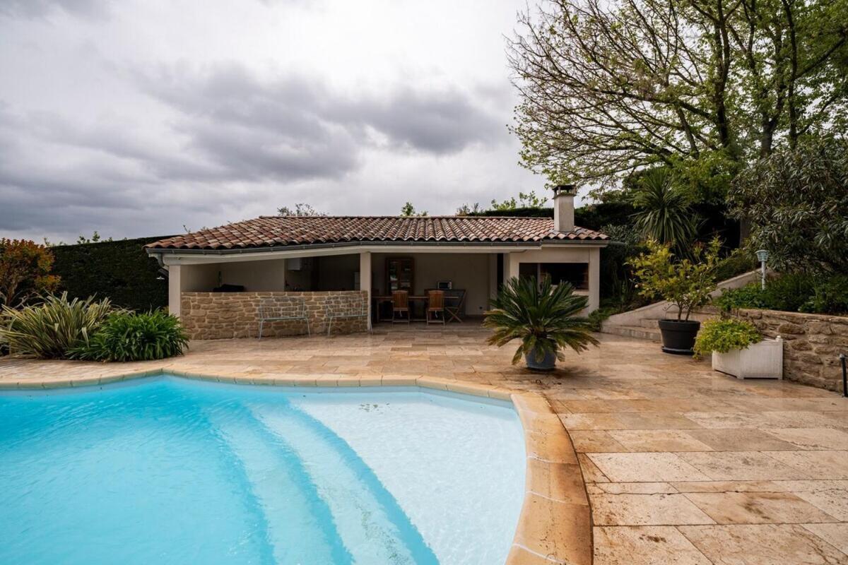 La Villa Moursoise 4 Etoiles Exterior photo