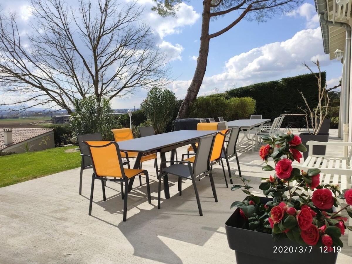 La Villa Moursoise 4 Etoiles Exterior photo