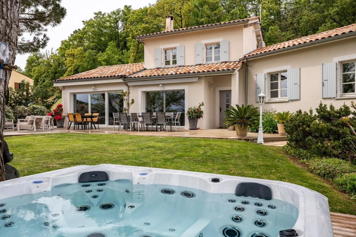 La Villa Moursoise 4 Etoiles Exterior photo